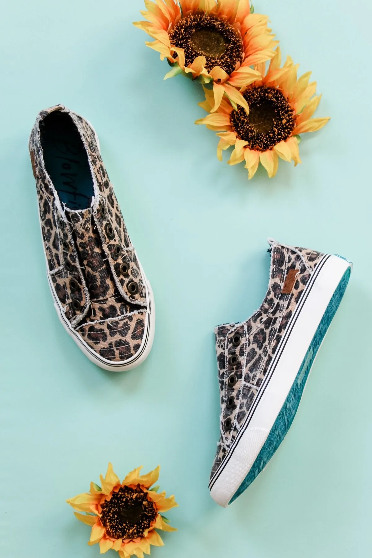 Blowfish Malibu Womens Play Slip On Comfort Sneaker Shoe Natural City Kitty Canvas