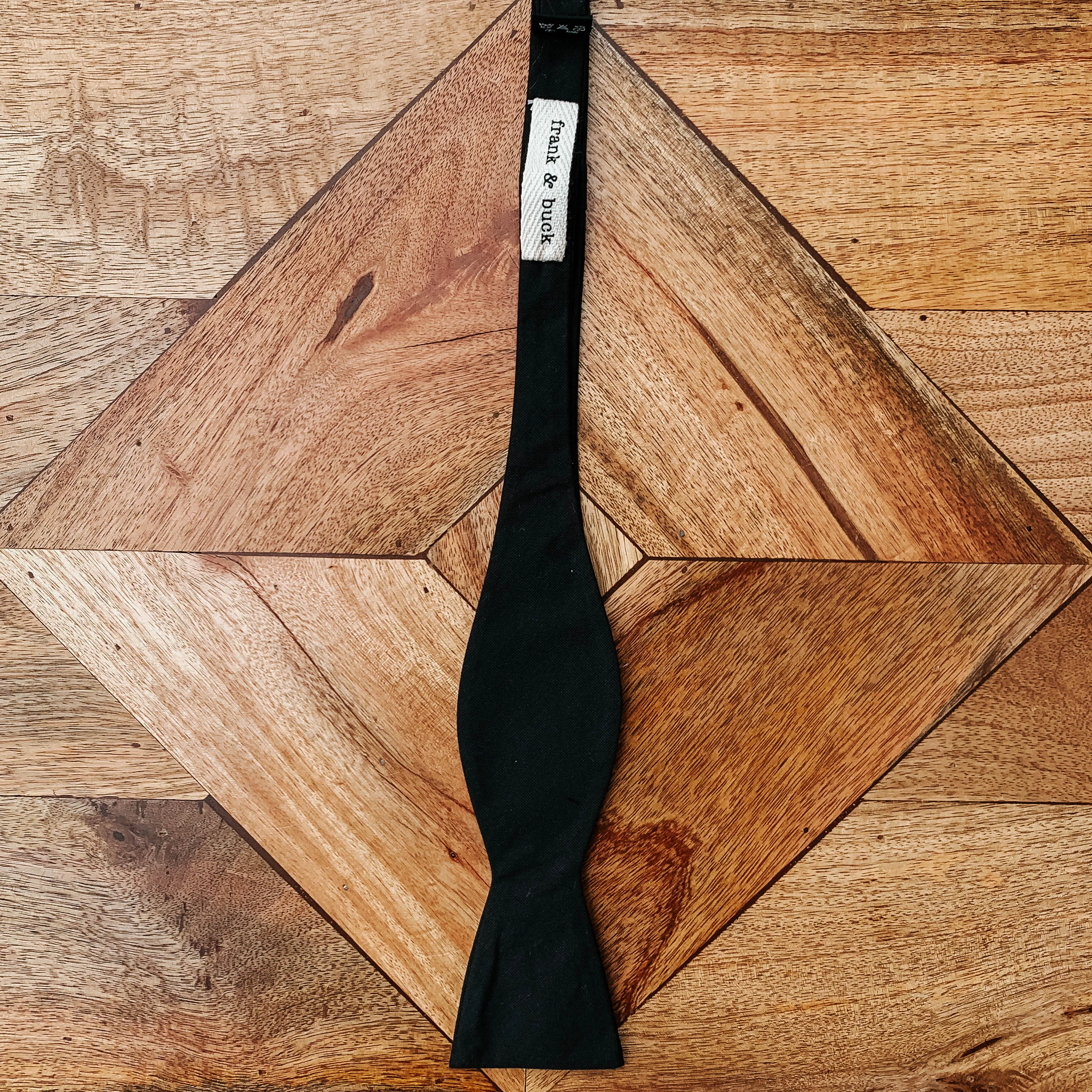 BOURNE || SELF-TIE BOW TIE
