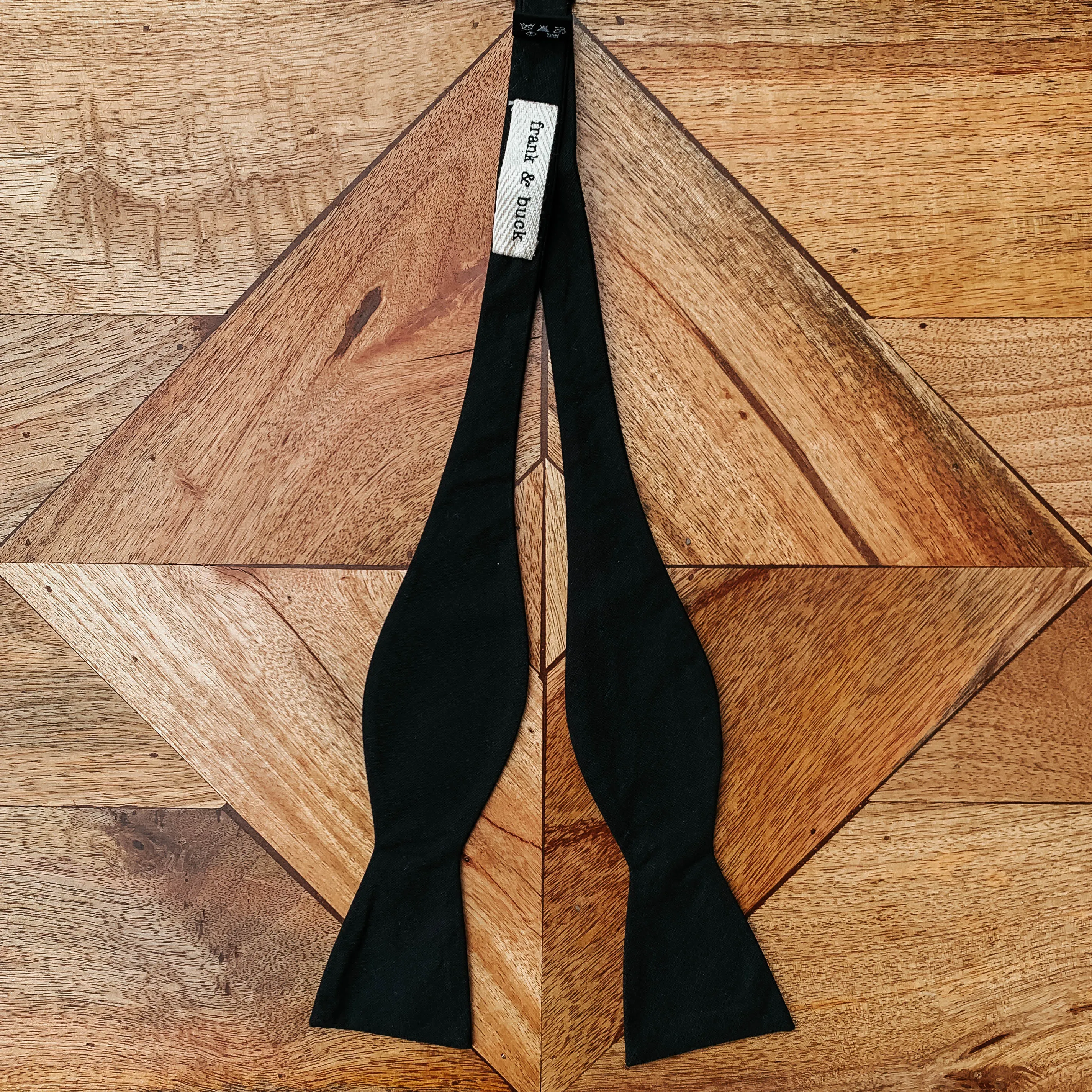 BOURNE || SELF-TIE BOW TIE
