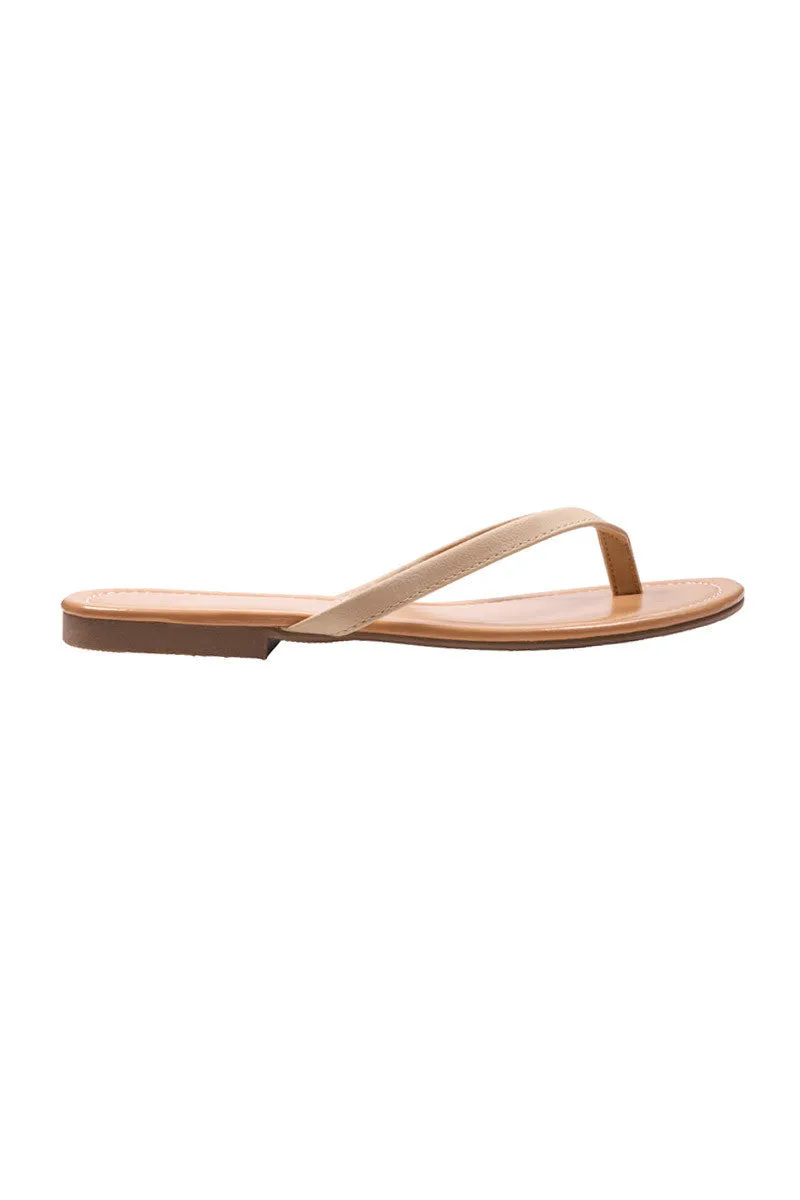Flip Flops in Tan